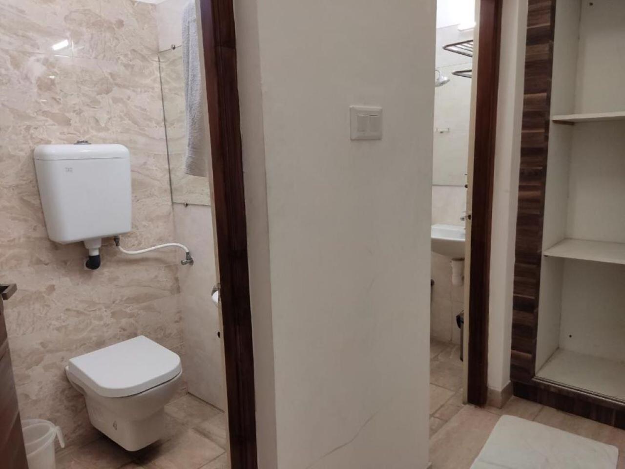 Residenza Adhikrishna Arcade Hotel เอโรด ภายนอก รูปภาพ