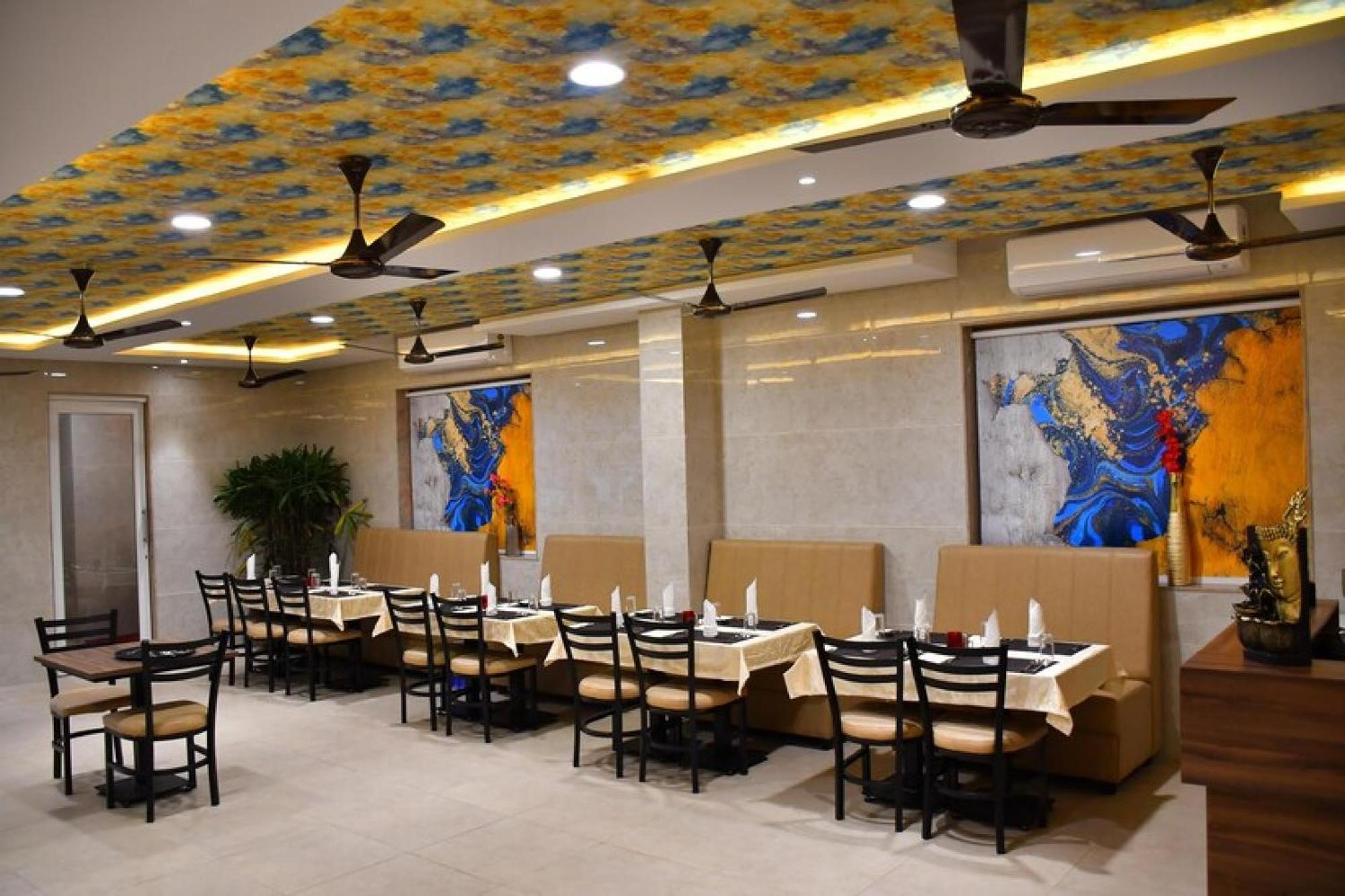 Residenza Adhikrishna Arcade Hotel เอโรด ภายนอก รูปภาพ