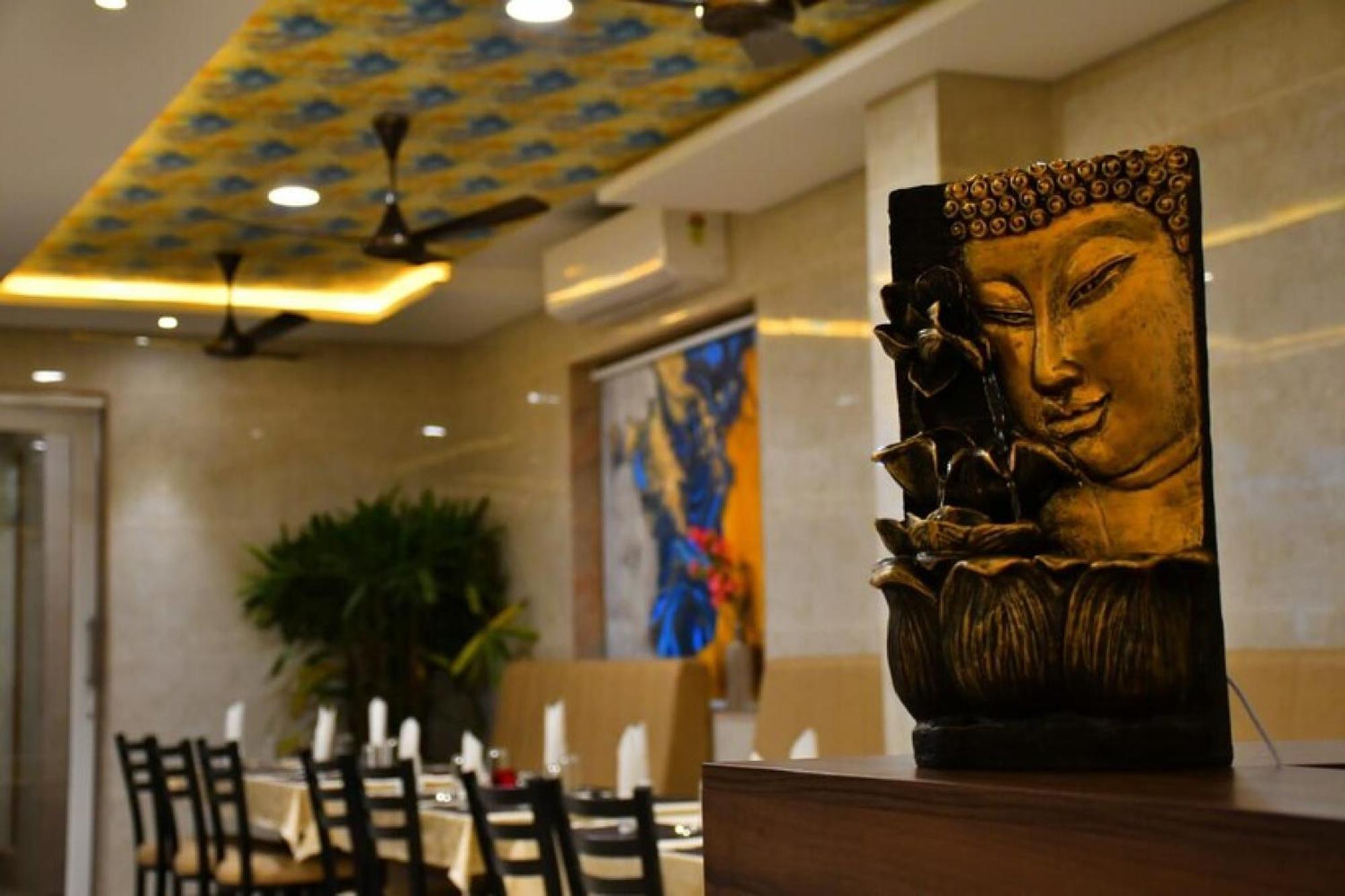 Residenza Adhikrishna Arcade Hotel เอโรด ภายนอก รูปภาพ